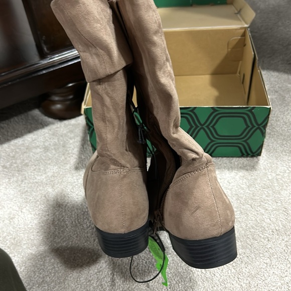 Women’s East fifth taupe faux suede boots size 8.5 - Picture 3 of 6